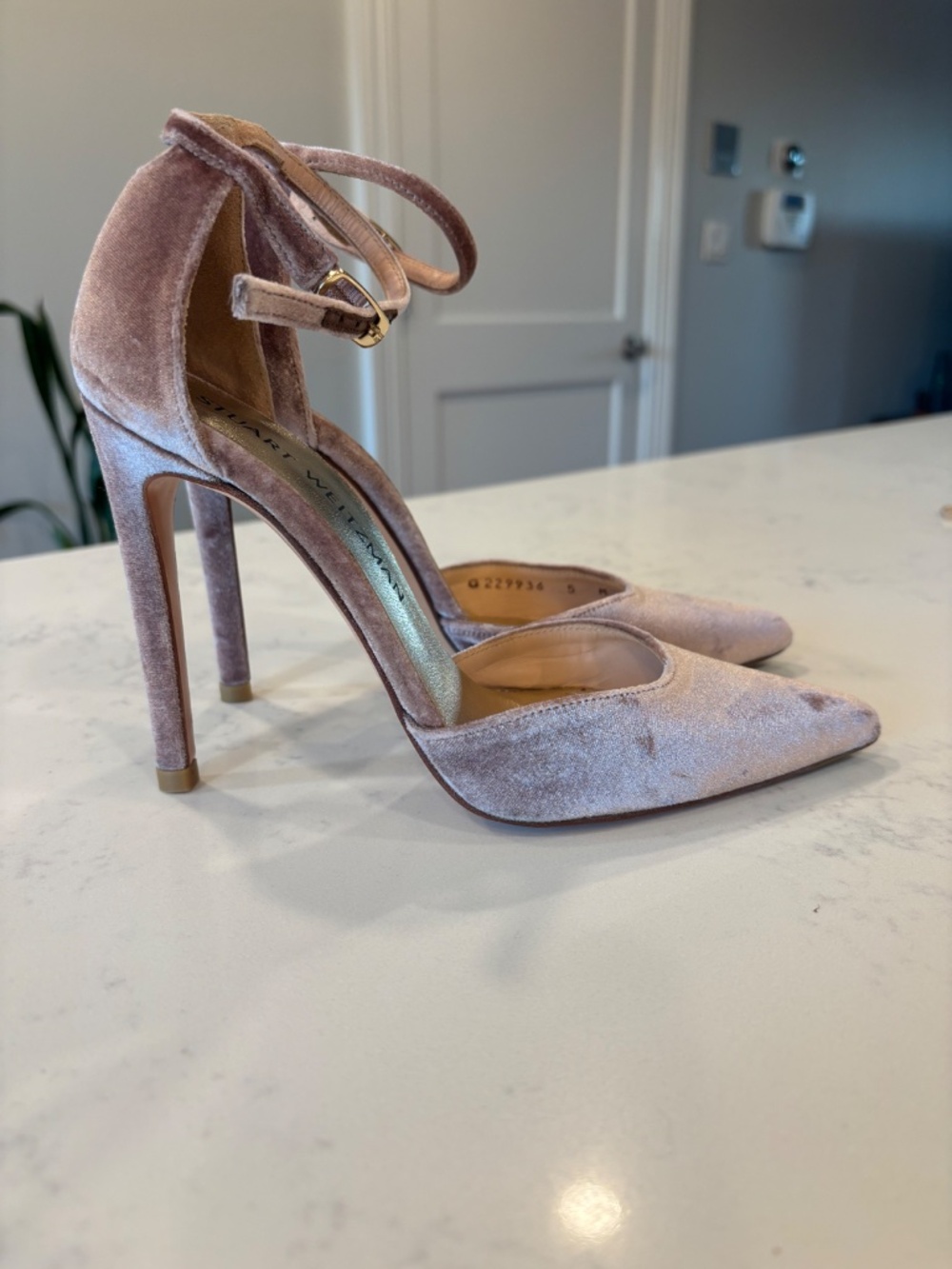 Stuart Weitzman - Picture 6 of 6
